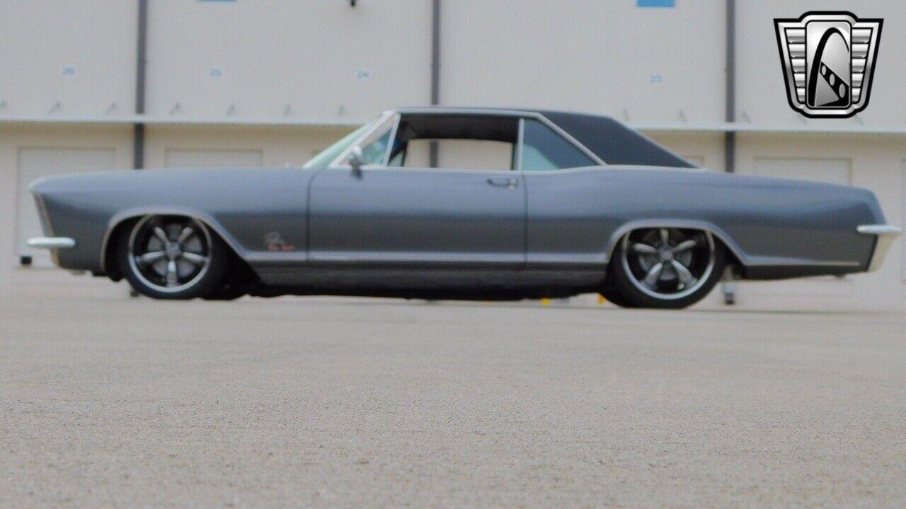 Buick-Riviera-1965-Gray-Black-155213-4