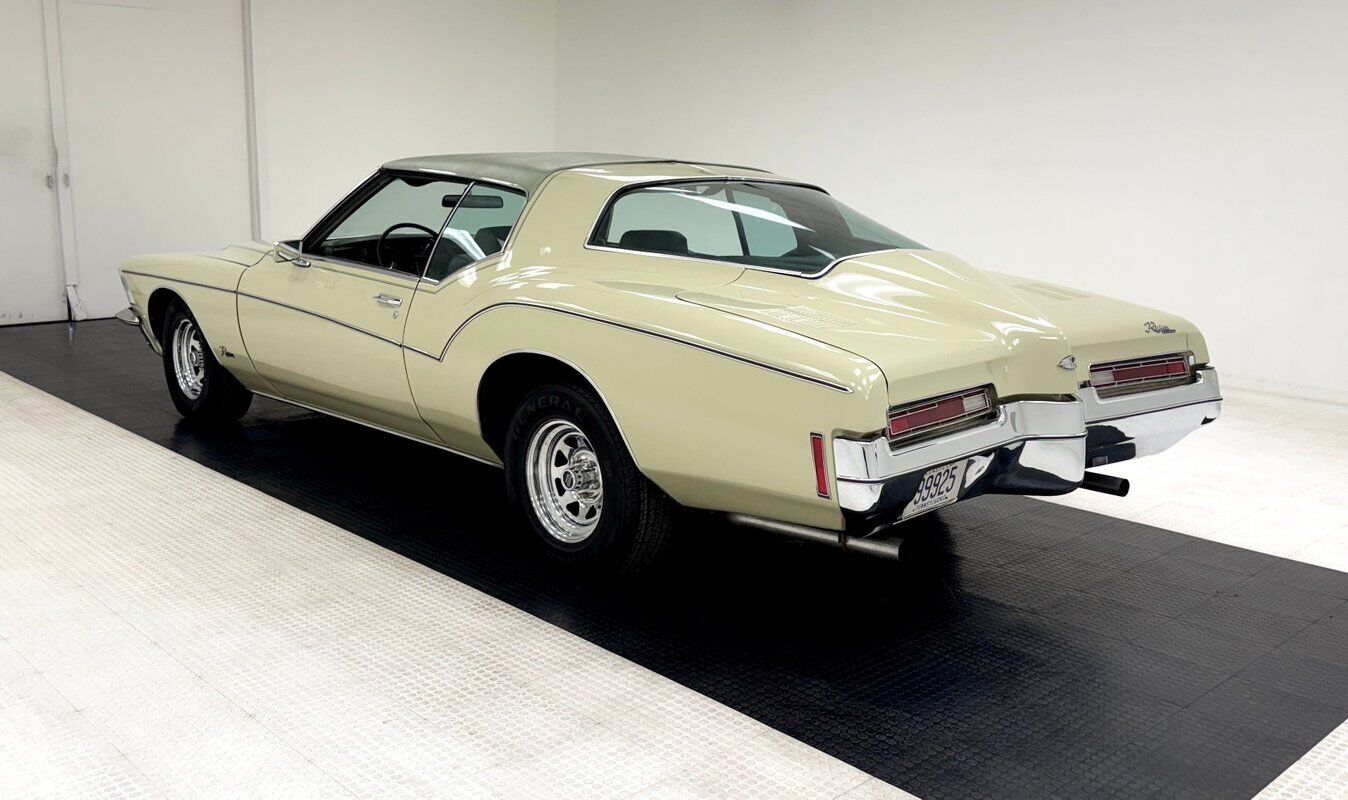 Buick-Riviera-1972-Sandlewood-Green-174667-2