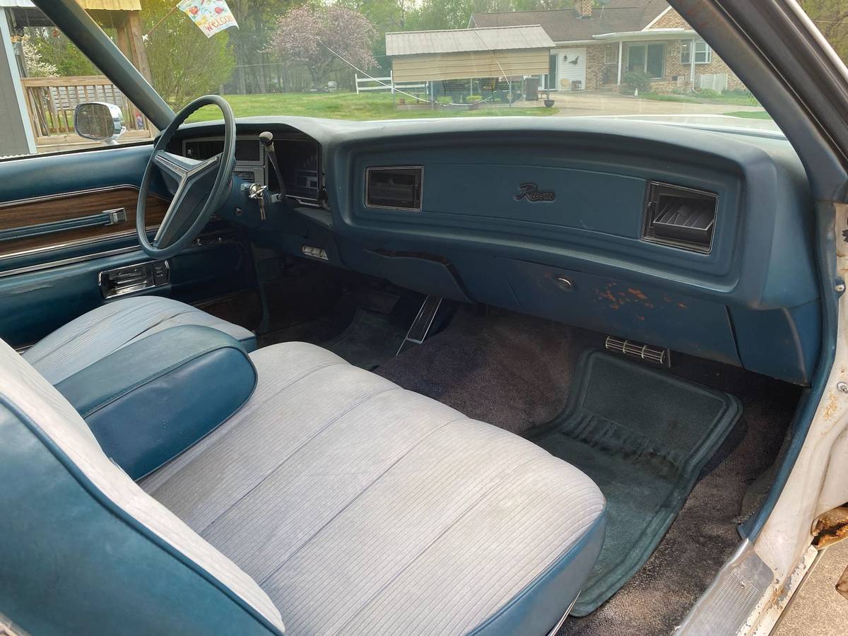 Buick-Riviera-1972-white-84008-12