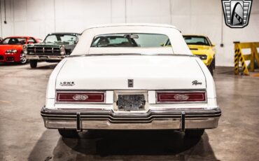 Buick-Riviera-1982-White-Red-48383-5