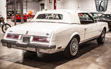 Buick-Riviera-1982-White-Red-48383-6