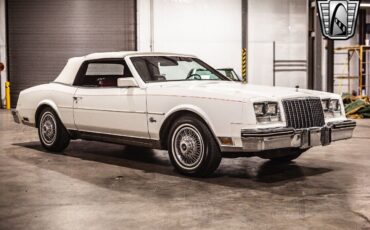 Buick-Riviera-1982-White-Red-48383-8