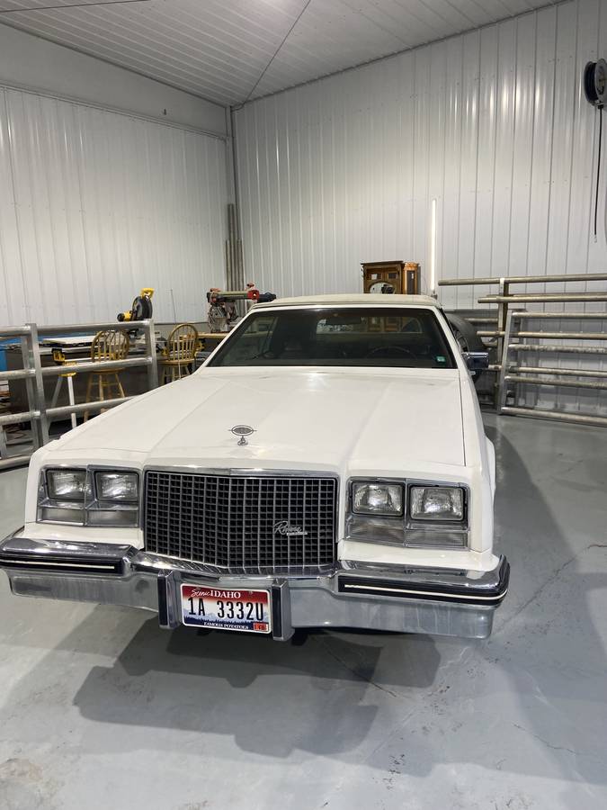 Buick-Riviera-1983-white-167814