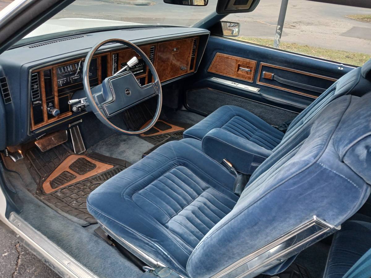 Buick-Riviera-1985-86904-4