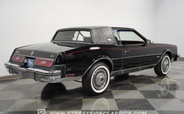 Buick-Riviera-1985-Black-Red-52891-11