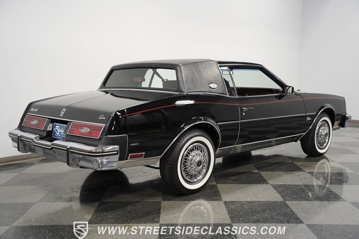 Buick-Riviera-1985-Black-Red-52891-11