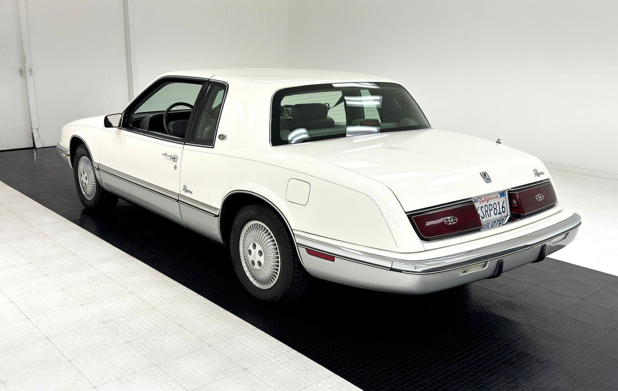 Buick-Riviera-1992-White-Gray-62587-2