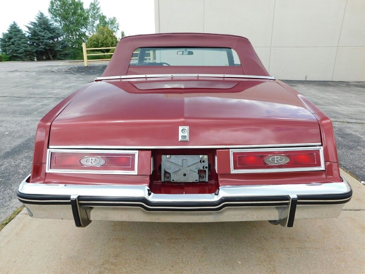 Buick-Riviera-Cabriolet-1982-Burgundy-Burgundy-9051-10