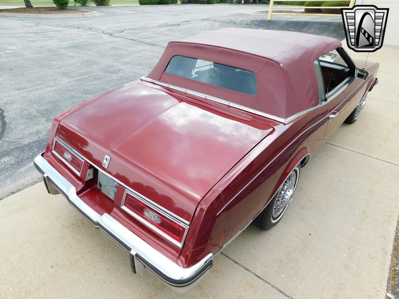 Buick-Riviera-Cabriolet-1982-Burgundy-Burgundy-9051-3