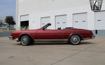 Buick-Riviera-Cabriolet-1984-Maroon-Maroon-58300-3