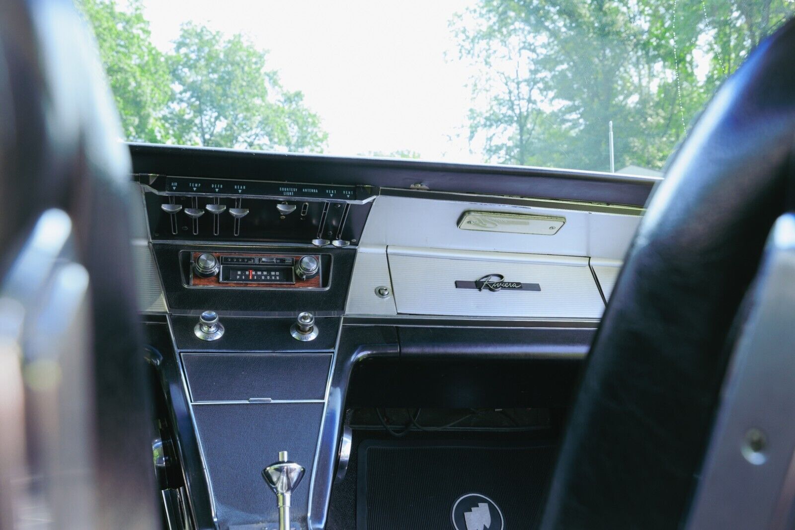 Buick-Riviera-Coupe-1963-Black-Black-30497-23