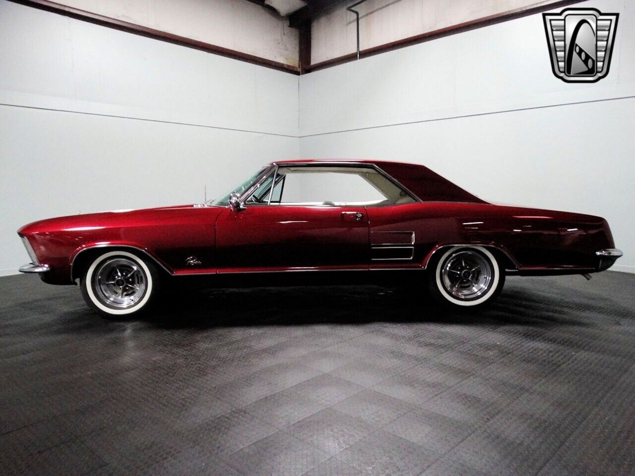 Buick-Riviera-Coupe-1963-Burgundy-Ivory-2742-4