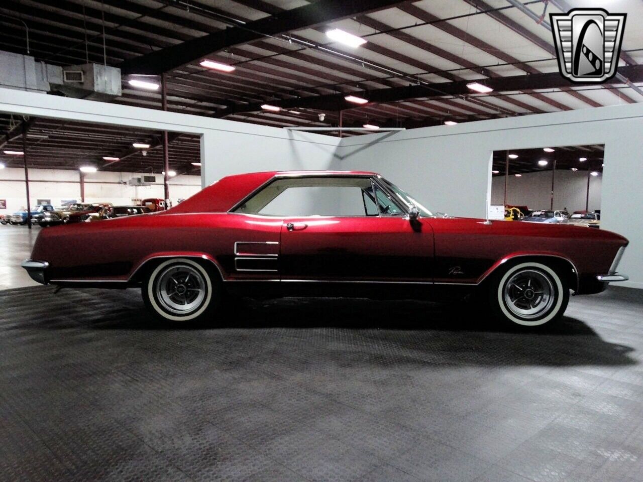 Buick-Riviera-Coupe-1963-Burgundy-Ivory-2742-8