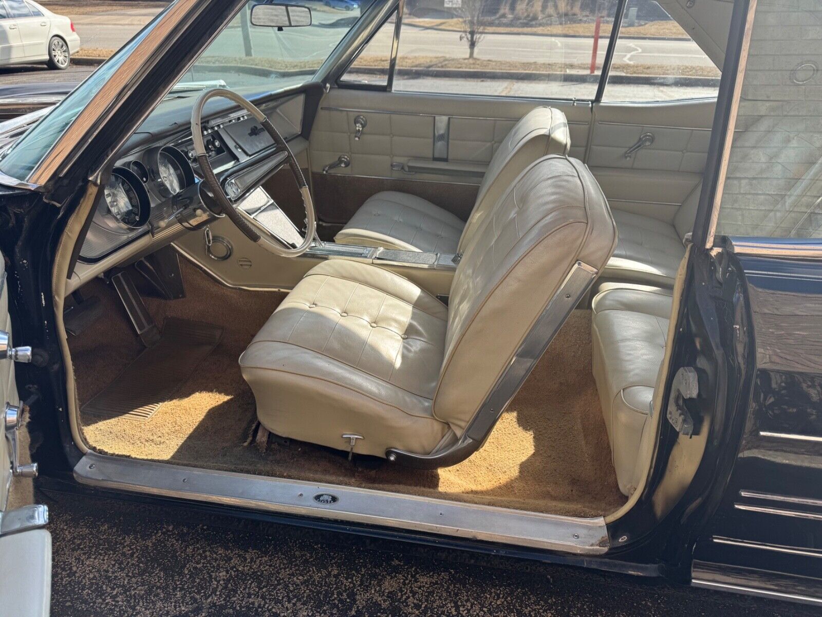 Buick-Riviera-Coupe-1964-Black-Beige-148684-19