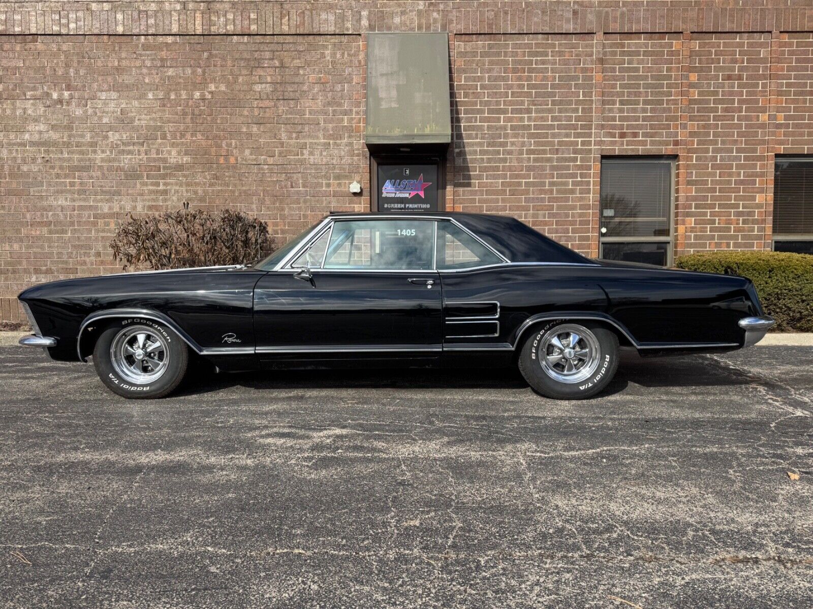 Buick-Riviera-Coupe-1964-Black-Beige-148684-2