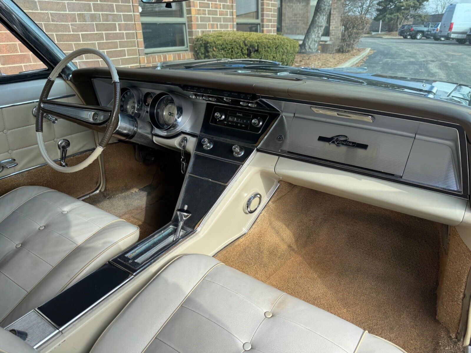 Buick-Riviera-Coupe-1964-Black-Beige-148684-28