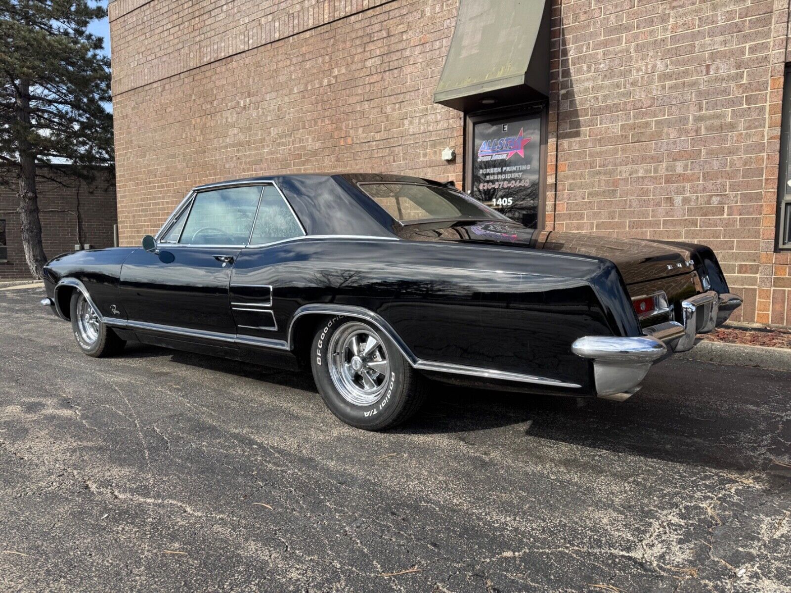 Buick-Riviera-Coupe-1964-Black-Beige-148684-3