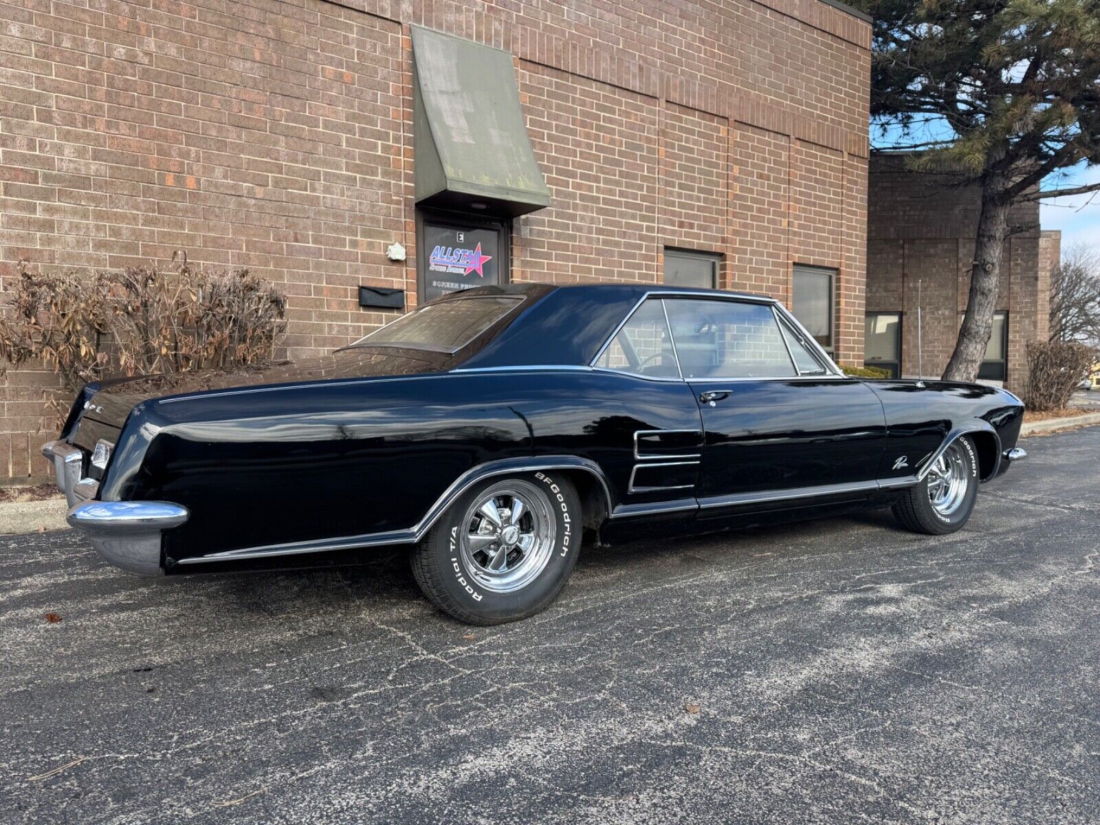 Buick-Riviera-Coupe-1964-Black-Beige-148684-9