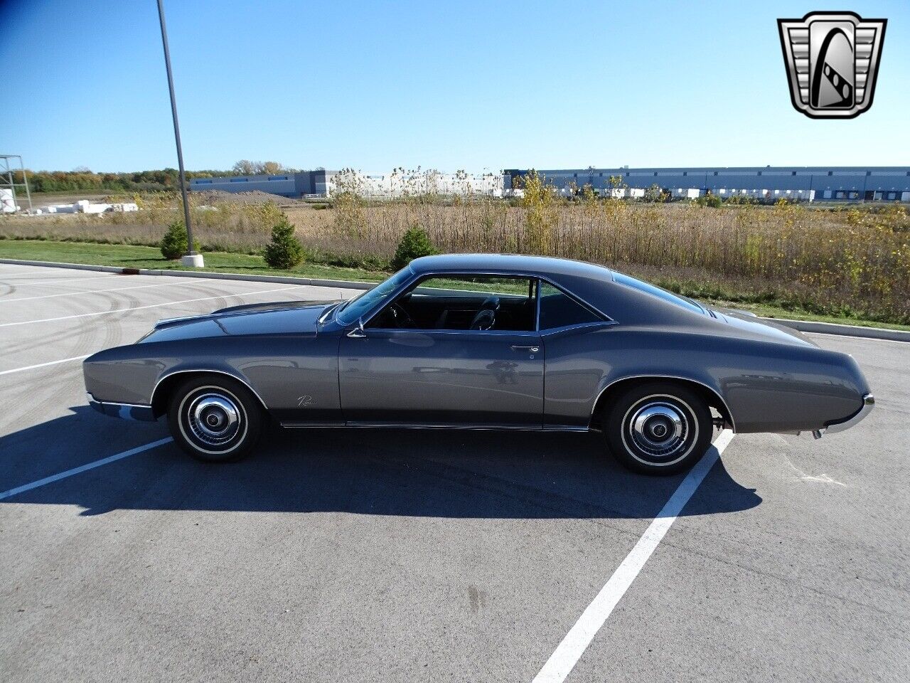 Buick-Riviera-Coupe-1967-Gray-Black-115478-3