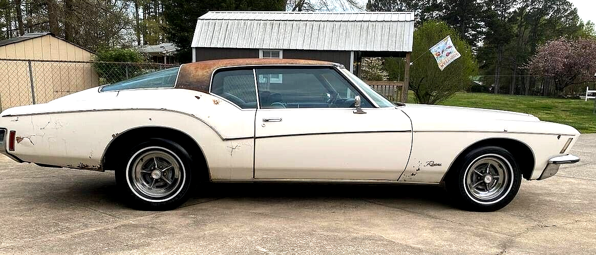 Buick-Riviera-Coupe-1972-White-Blue-83866-4