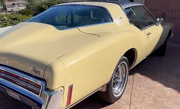 Buick-Riviera-Coupe-1973-Yellow-White-111045-2