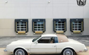 Buick-Riviera-Coupe-1981-Beige-Tan-122426-2