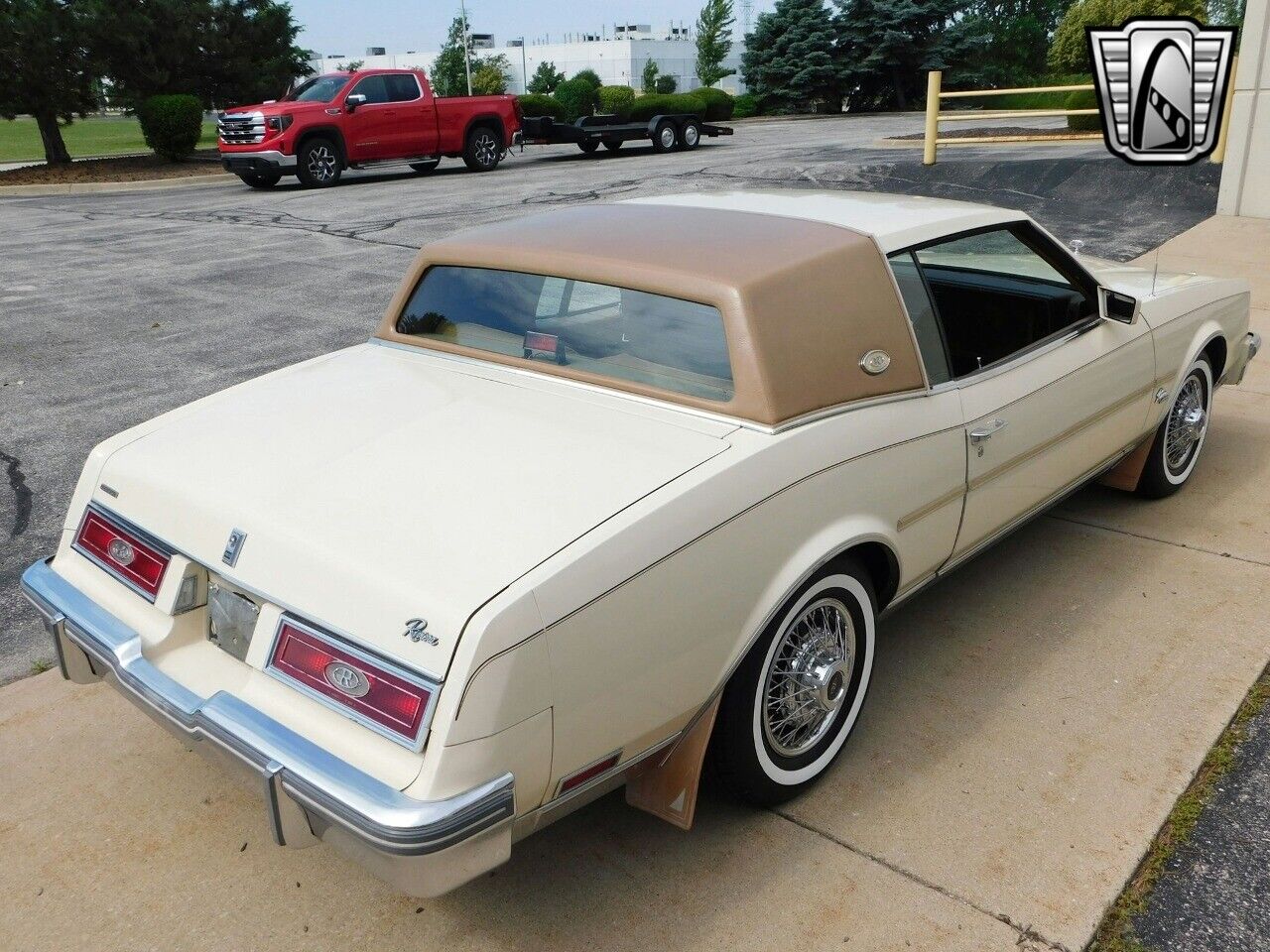 Buick-Riviera-Coupe-1981-Beige-Tan-122426-4