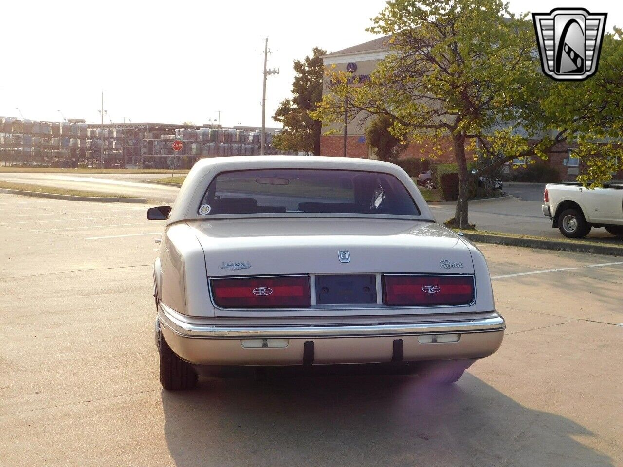 Buick-Riviera-Coupe-1989-Brown-Tan-99052-5