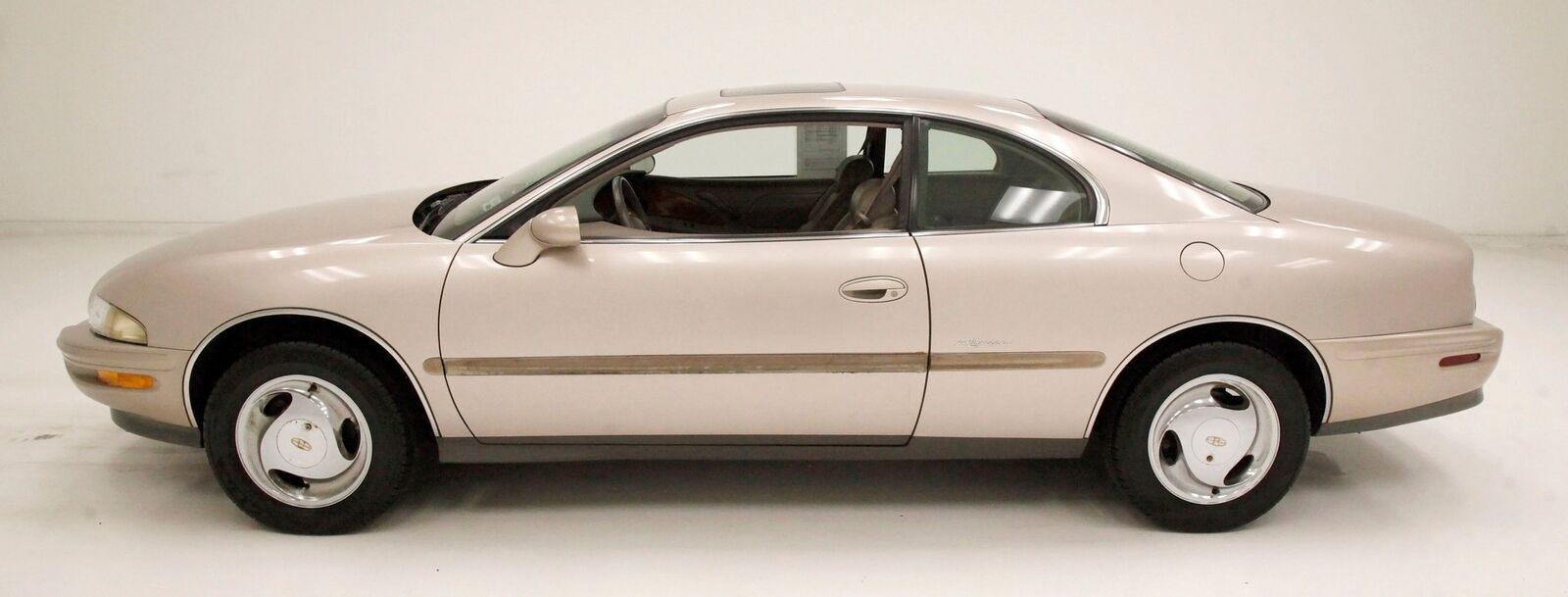 Buick-Riviera-Coupe-1995-Silver-Beige-49157-1