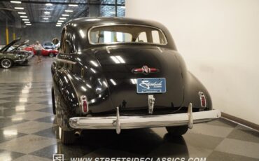 Buick-Roadmaster-Berline-1940-Black-Tan-0-9