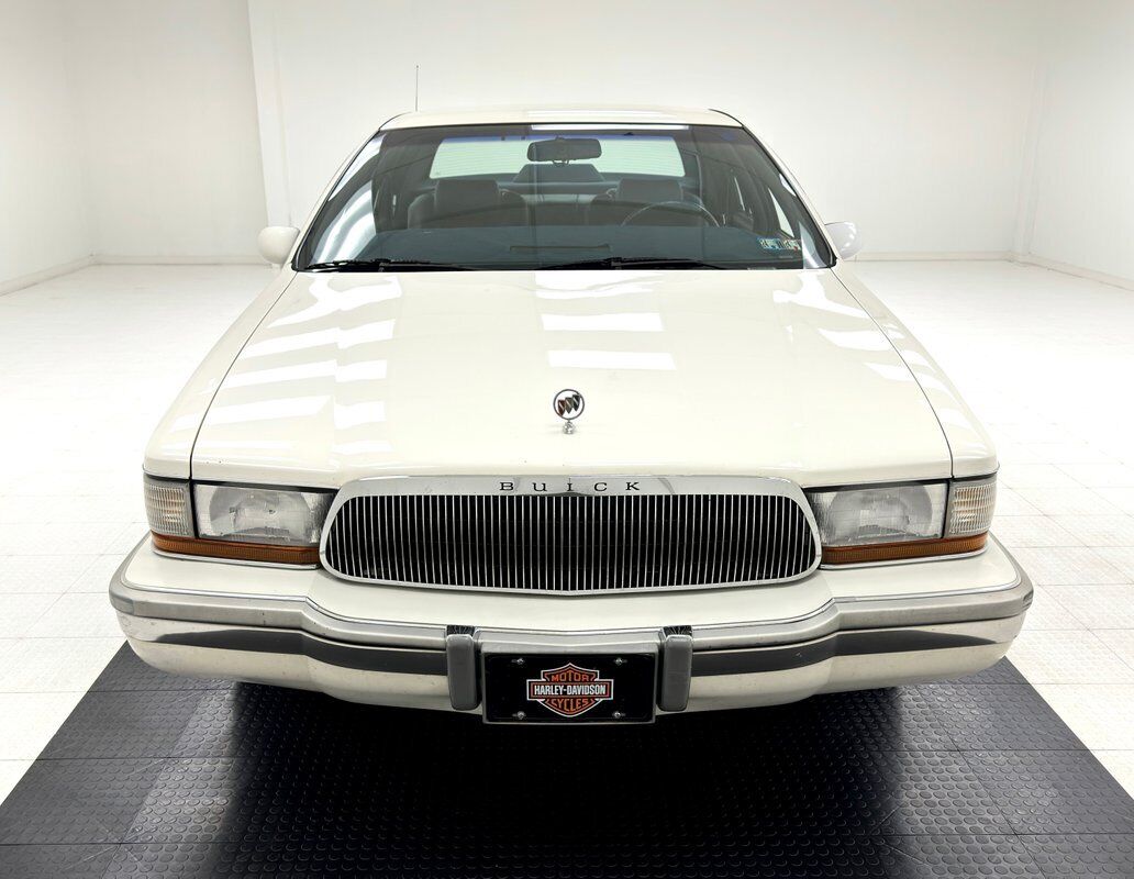 Buick-Roadmaster-Berline-1993-White-Blue-151700-7