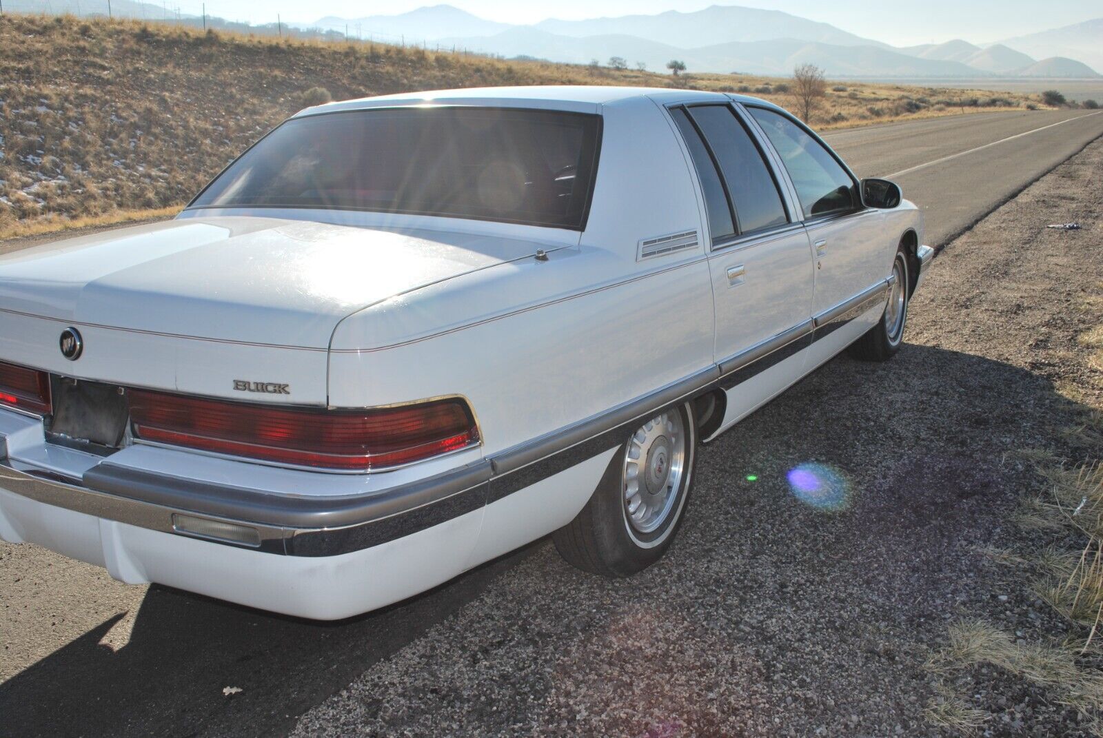 Buick-Roadmaster-Berline-1995-White-Gray-188219-2