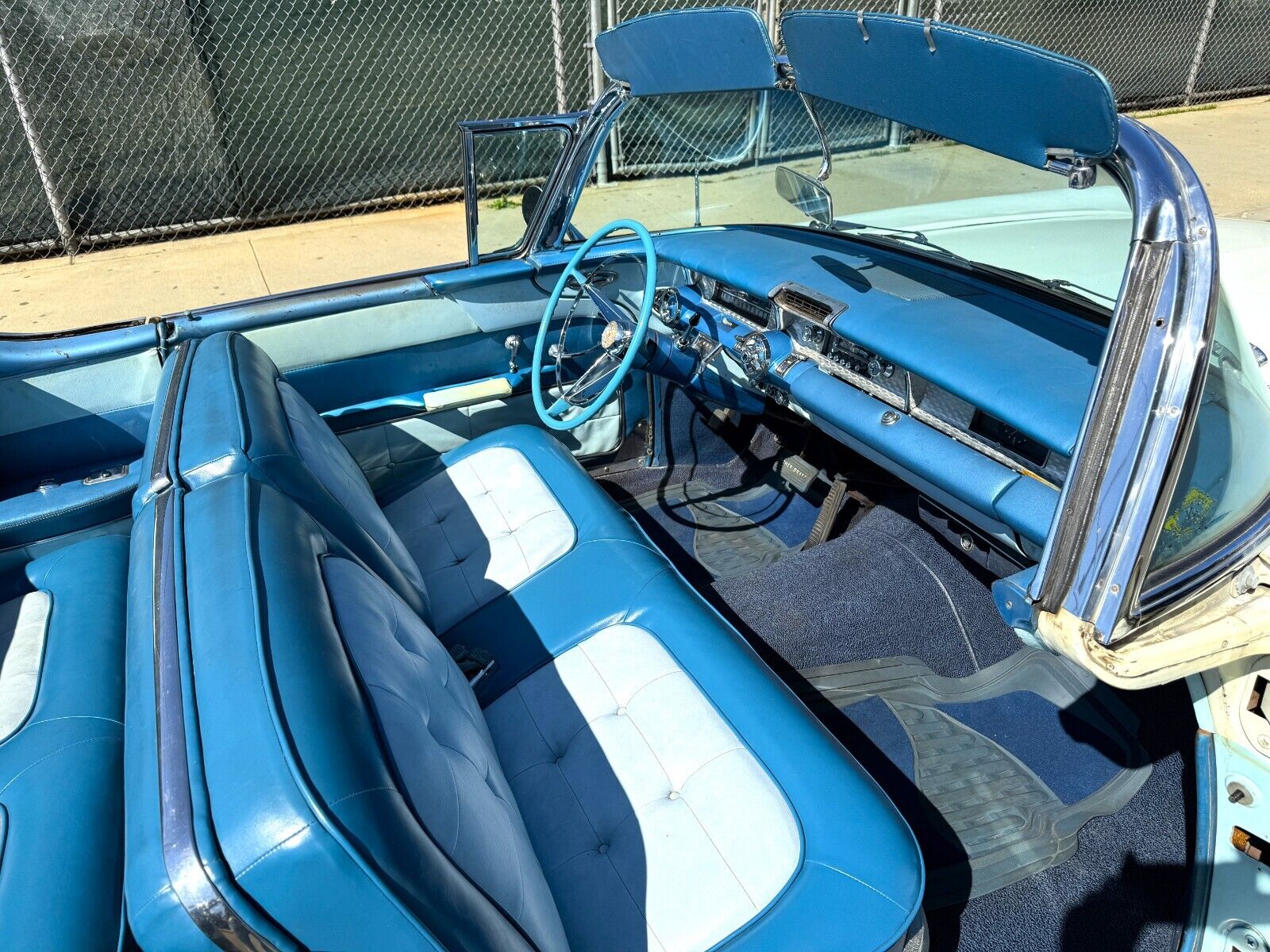 Buick-Roadmaster-Cabriolet-1957-White-Blue-126485-13