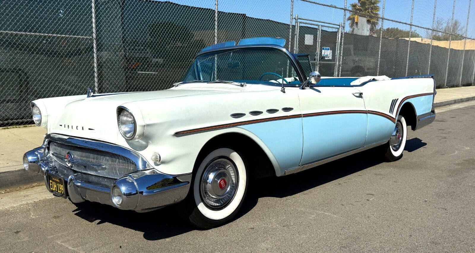 Buick-Roadmaster-Cabriolet-1957-White-Blue-126485-2