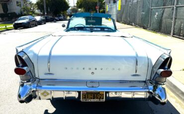 Buick-Roadmaster-Cabriolet-1957-White-Blue-126485-4