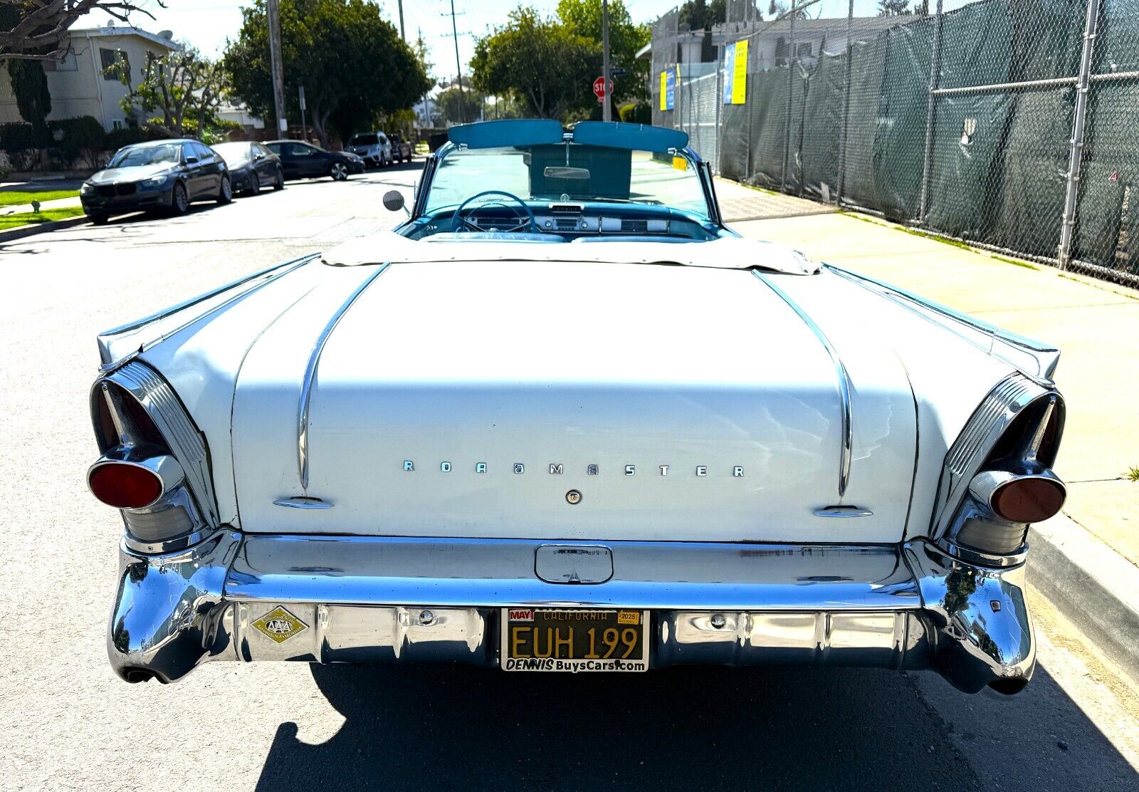 Buick-Roadmaster-Cabriolet-1957-White-Blue-126485-4