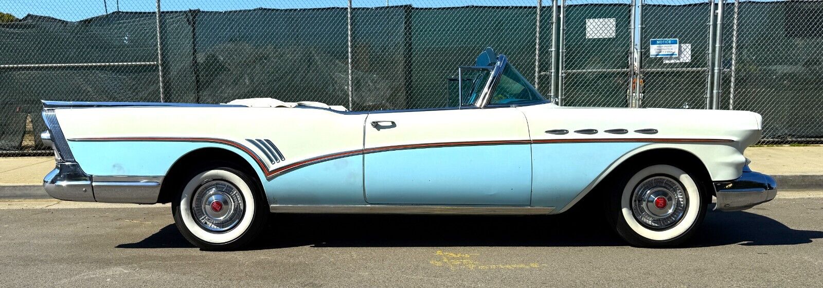 Buick-Roadmaster-Cabriolet-1957-White-Blue-126485-6