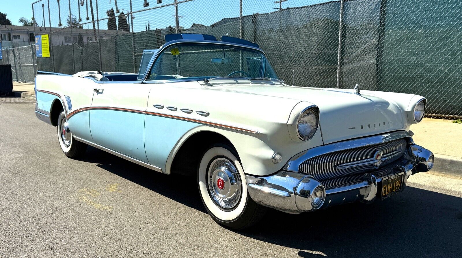 Buick-Roadmaster-Cabriolet-1957-White-Blue-126485-7