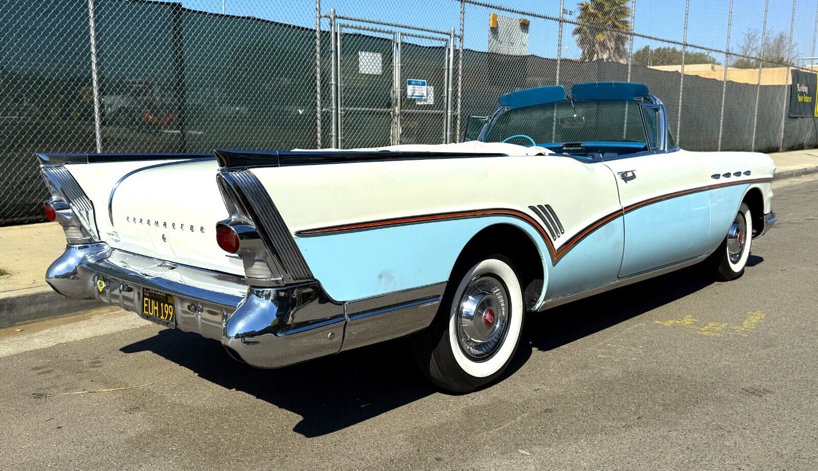 Buick-Roadmaster-Cabriolet-1957-White-Blue-126485-8