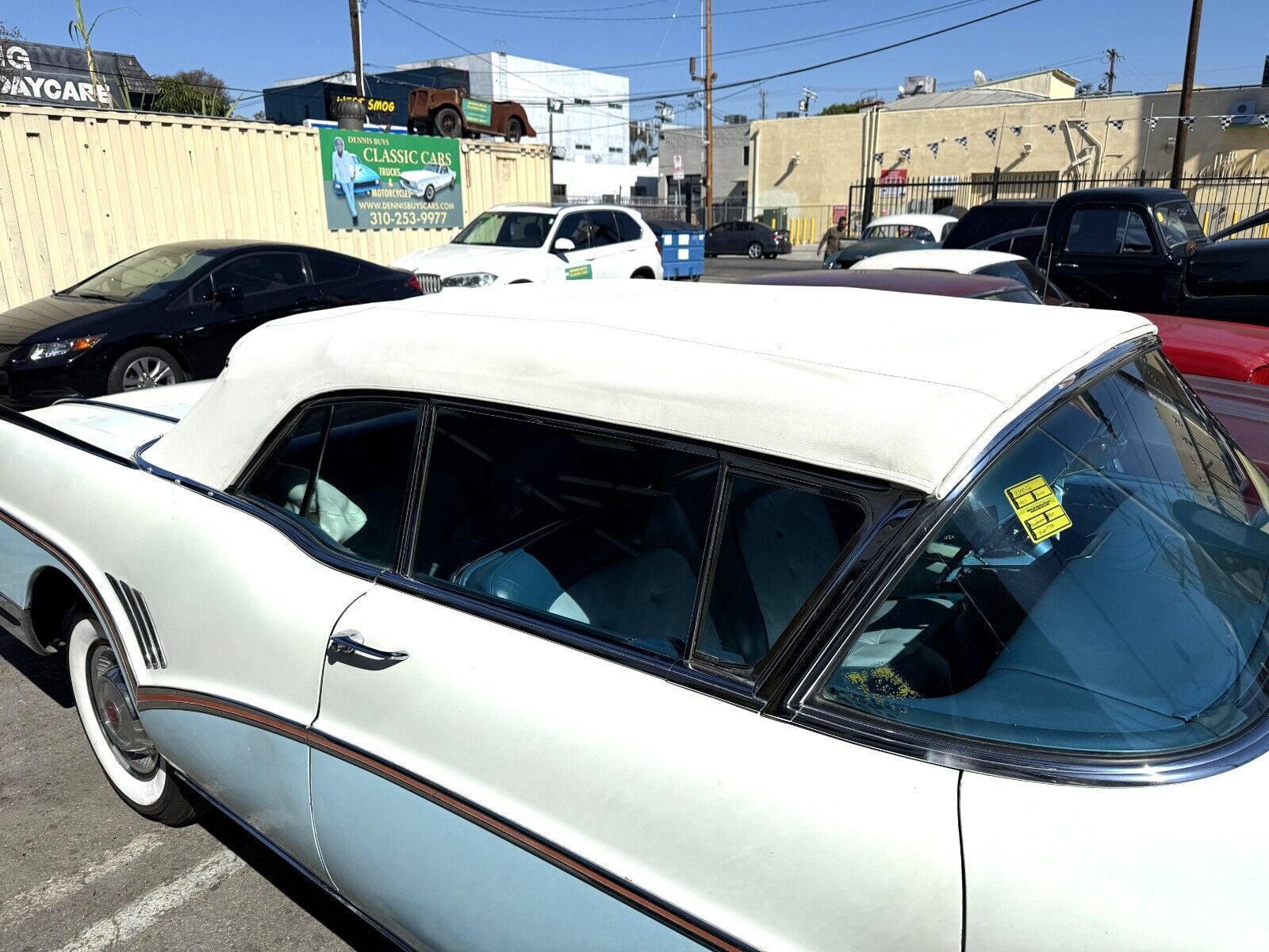 Buick-Roadmaster-Cabriolet-1957-White-Blue-126485-9