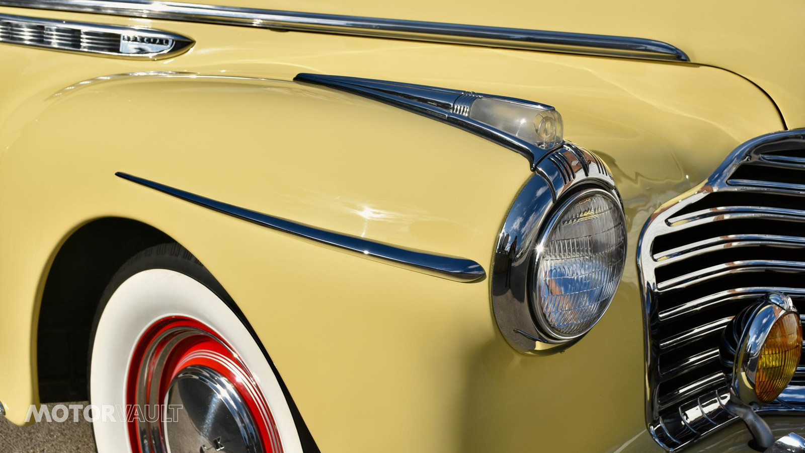 Buick-Special-Coupe-1941-Cream-Green-4809-13