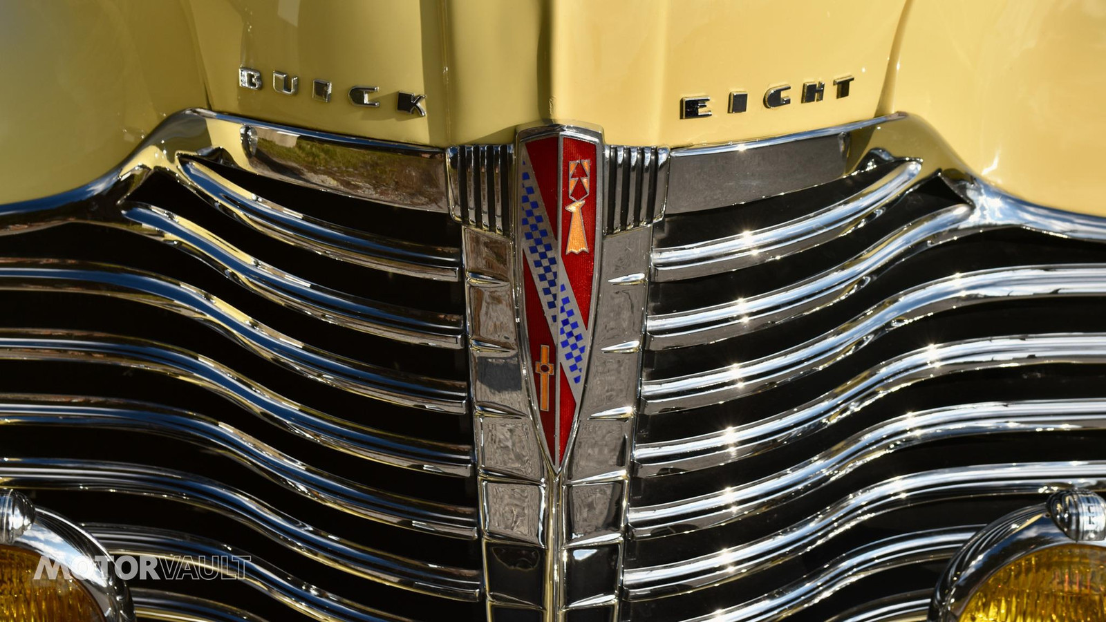 Buick-Special-Coupe-1941-Cream-Green-4809-25