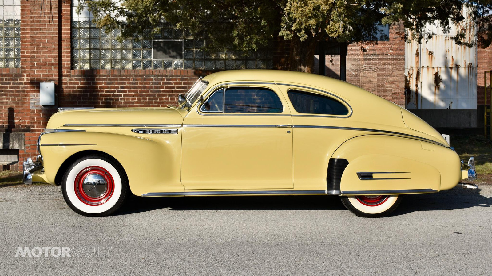 Buick-Special-Coupe-1941-Cream-Green-4809-29