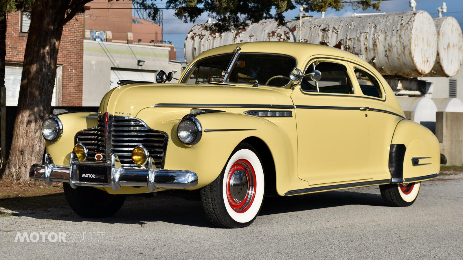 Buick-Special-Coupe-1941-Cream-Green-4809-32