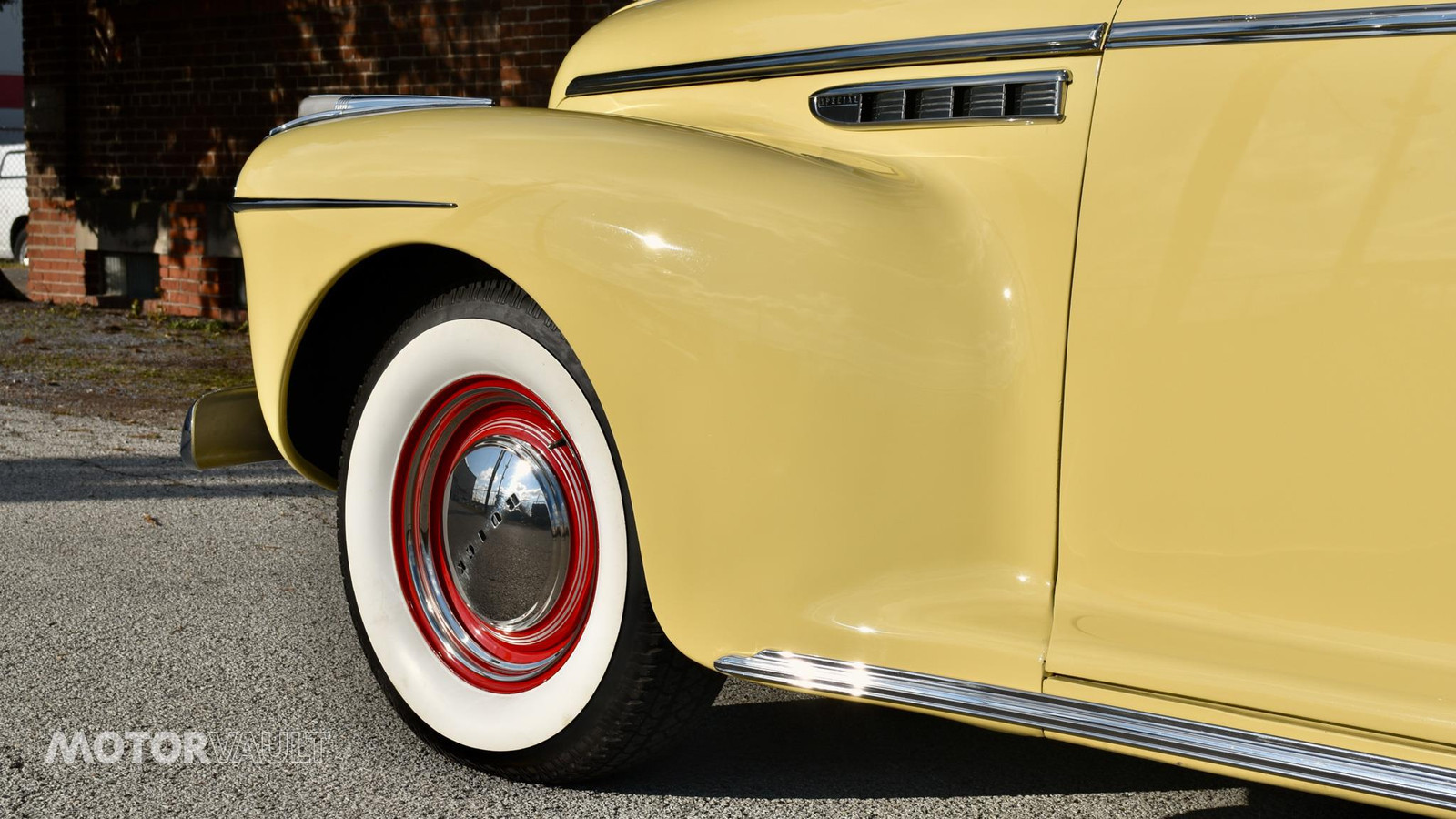 Buick-Special-Coupe-1941-Cream-Green-4809-33