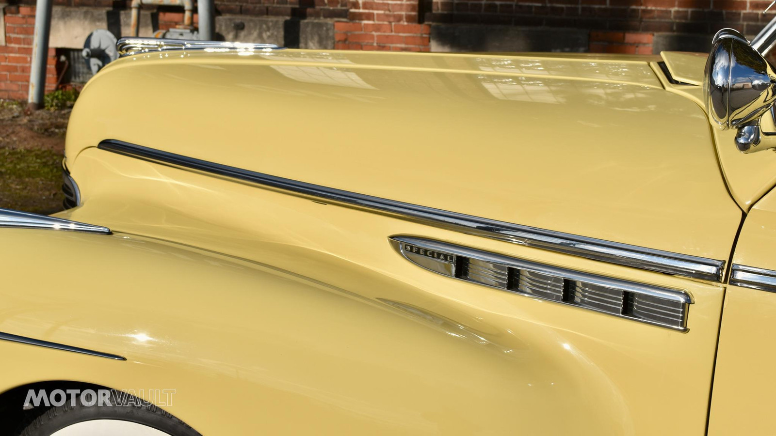 Buick-Special-Coupe-1941-Cream-Green-4809-38