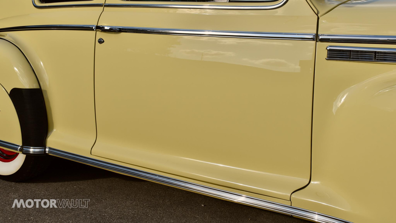 Buick-Special-Coupe-1941-Cream-Green-4809-6