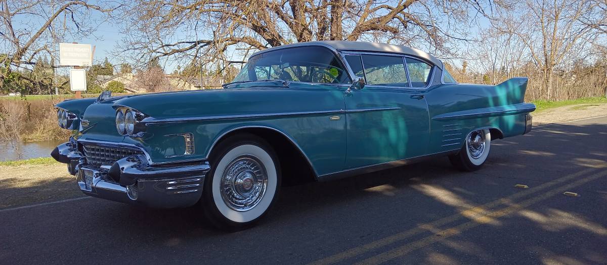 Cadillac-1958-154794-3