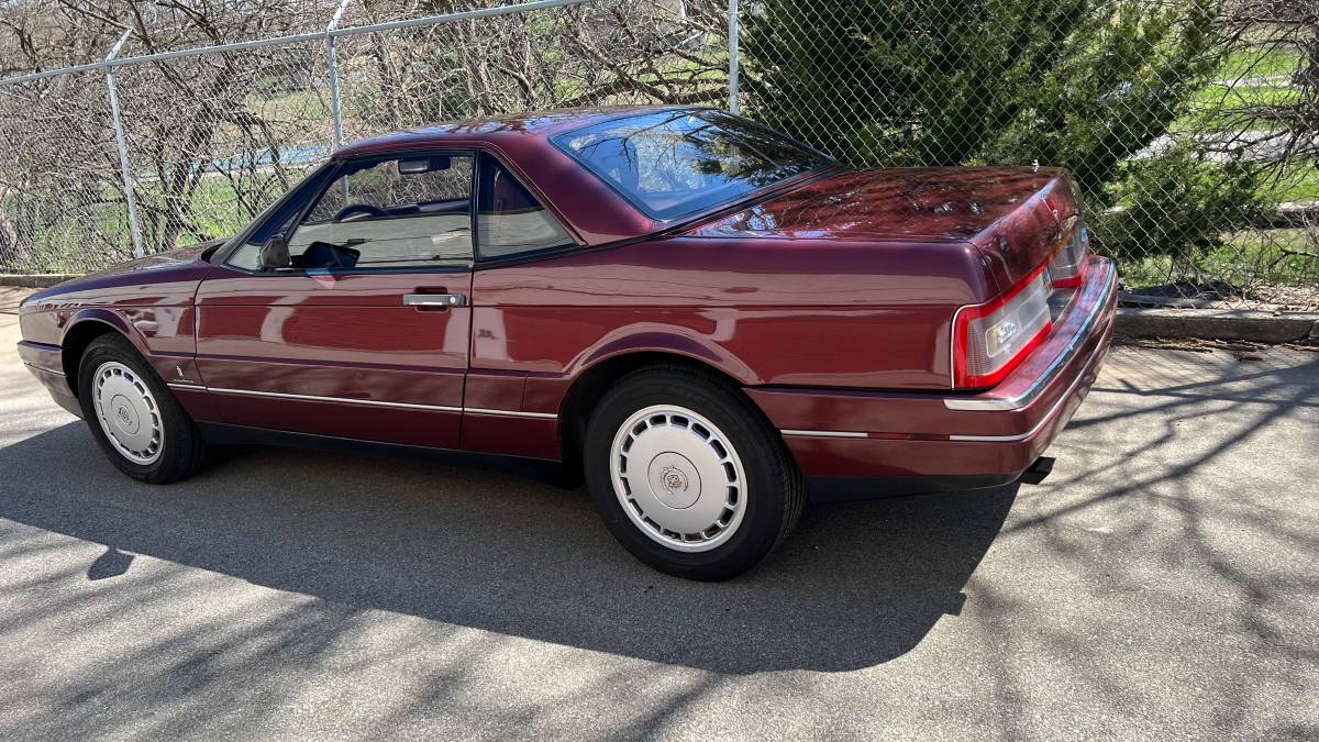 Cadillac-Allante-1987-364435-2