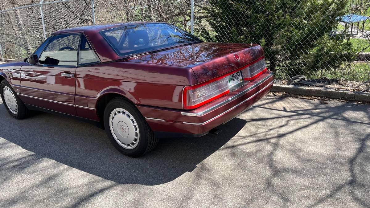 Cadillac-Allante-1987-364435-3